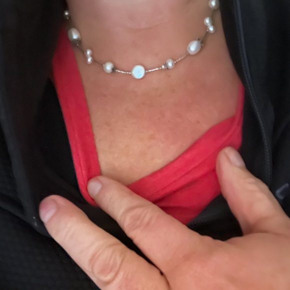 Dainty 18 inch silver necklace with pearls - Picture 3 of 3